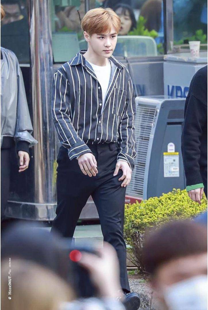kemeja ala member WayV (instagram.com/nctunited00)
