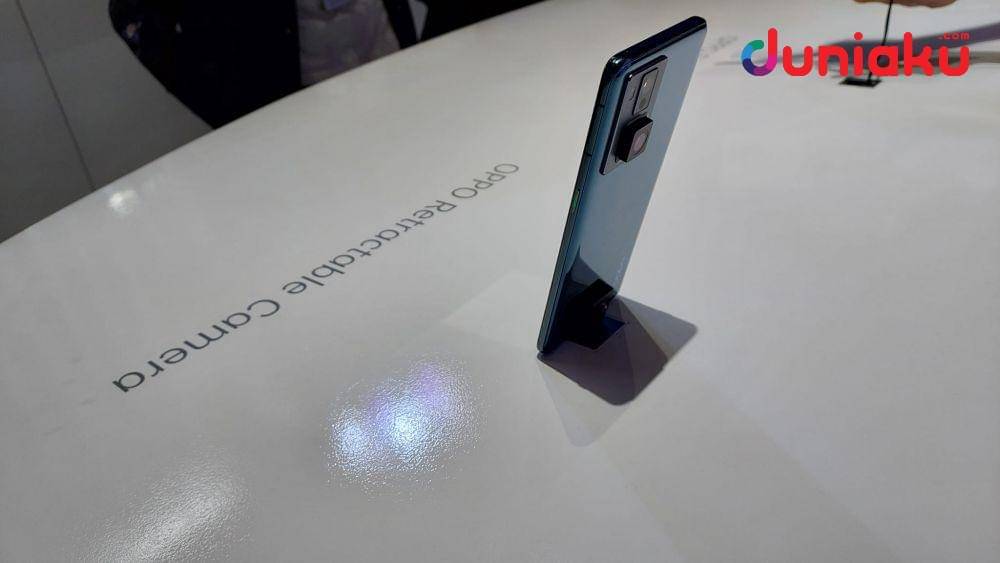 OPPO Retractable Camera. duniaku.com/Adhitya Daniel