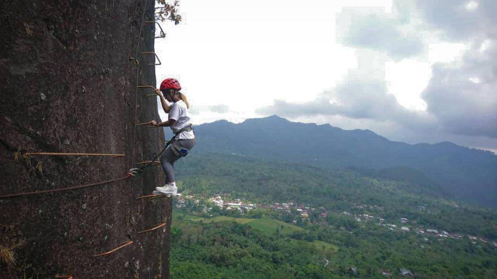 Wisata Via Ferrata Bukit Mendelem (instagram.com/tamanrancah)