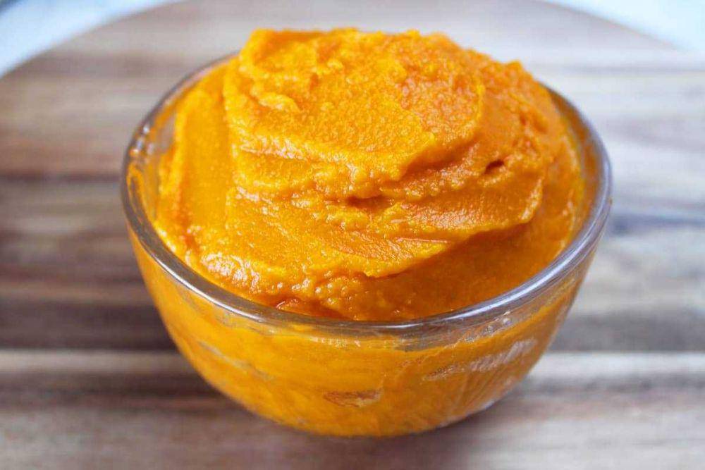 Pumpkin puree (itsnotcomplicatedrecipes.com)