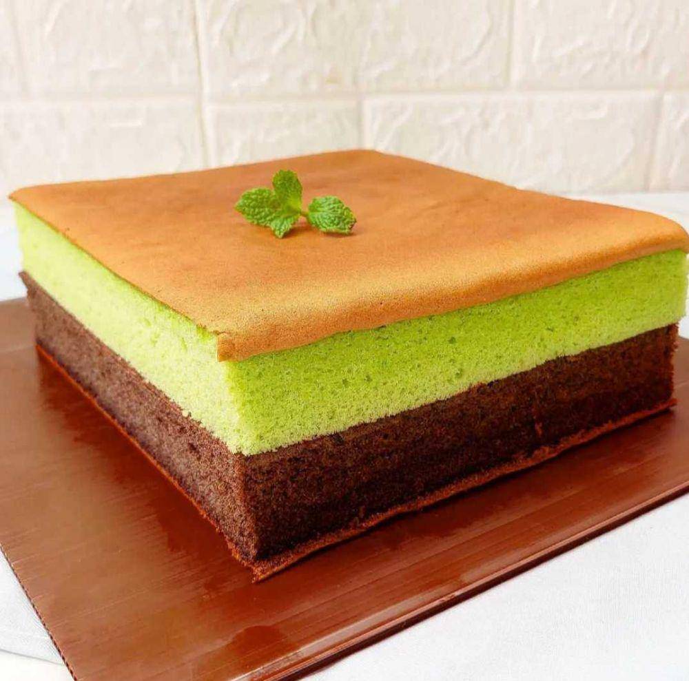 Bolu lapis pandan ketan hitam (instagram.com/umi_babyraj)