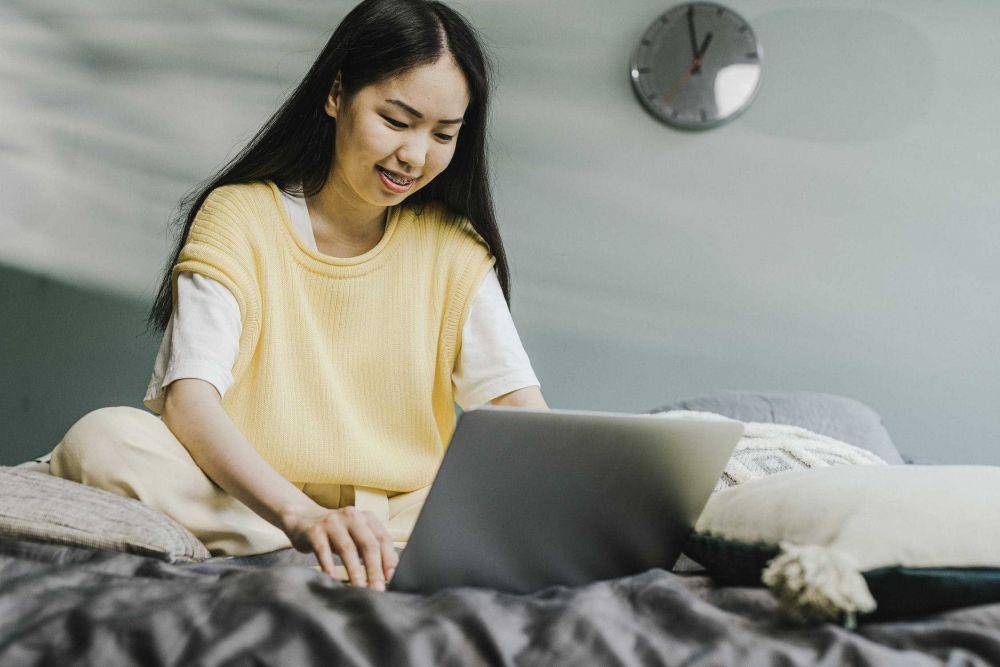 Ilustrasi seorang freelancer (Pexels/SHVETS production)