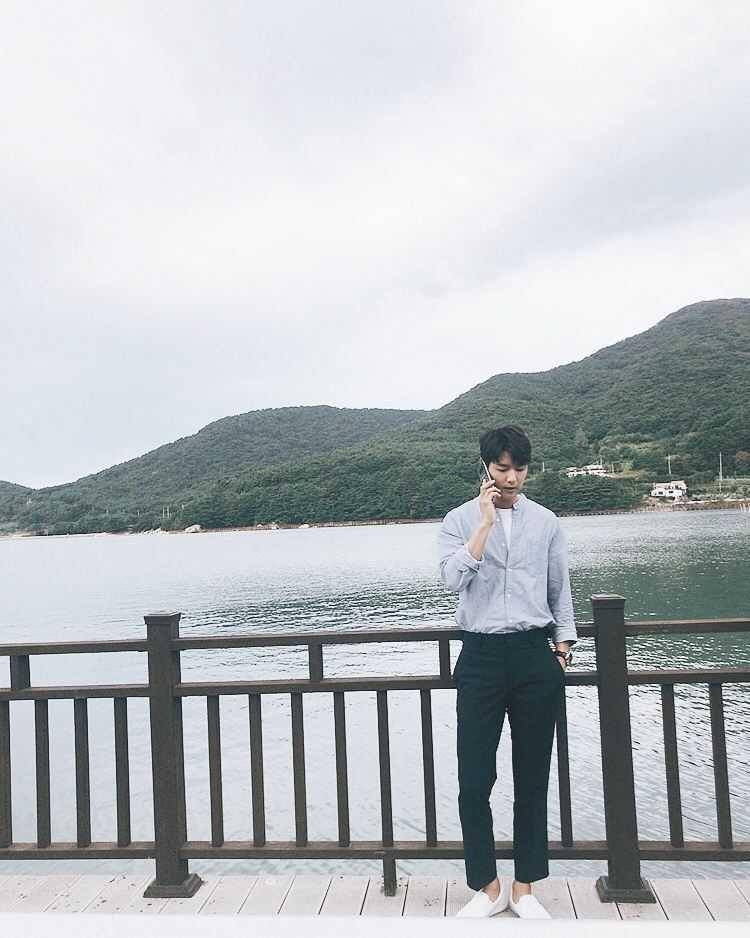 outfit kasual ala Kang Min Hyuk (instagram.com/mr_kanggun)