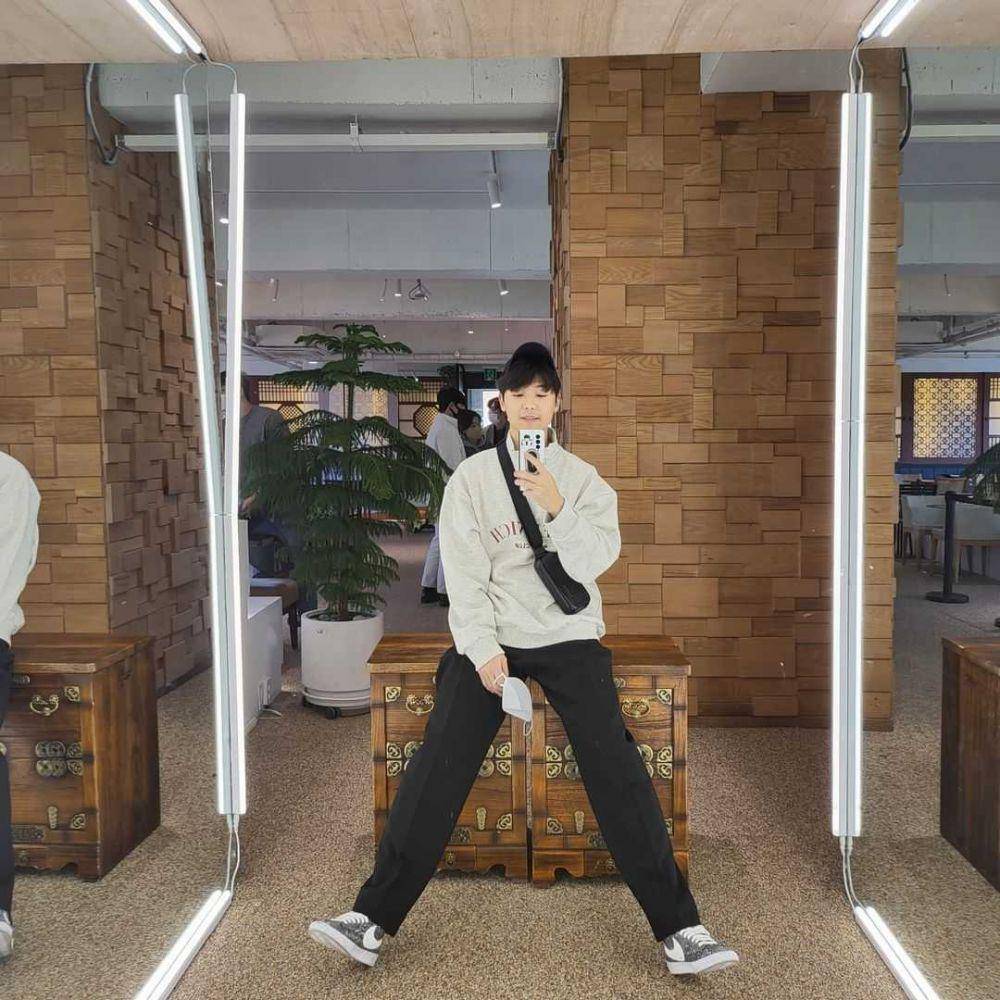 outfit kasual ala Kang Min Hyuk (instagram.com/mr_kanggun)