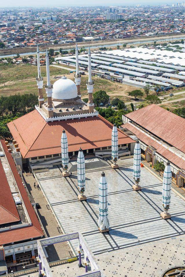 Masjid Agung Jawa Tengah. (unsplash.com/Febrian Zakaria)