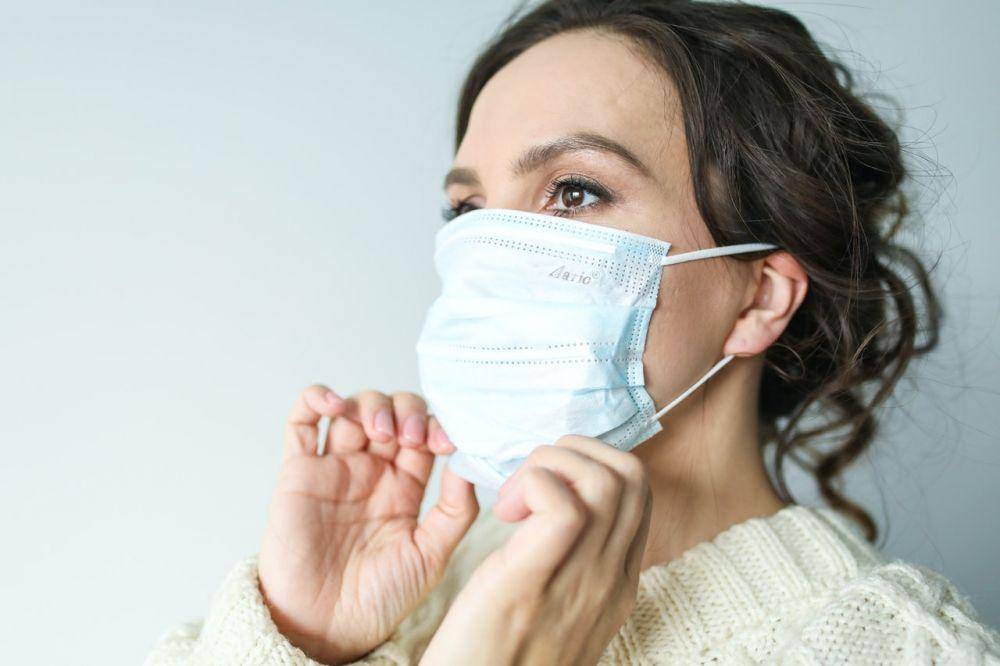 ilustrasi masker bedah (pexels.com/Polina Tankilevitch)