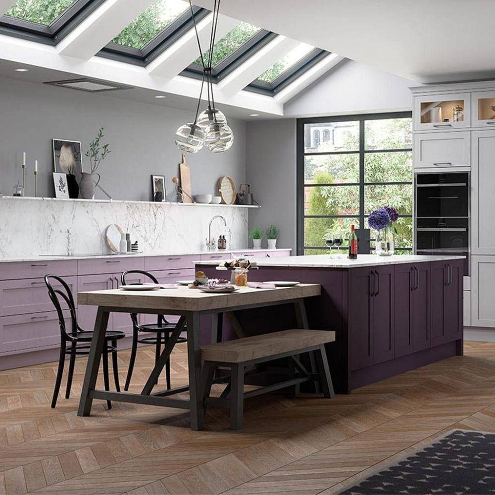 ilustrasi dapur dengan konsep warna ungu (houszed.com)