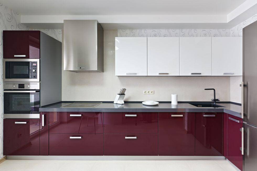 ilustrasi dapur dengan konsep warna ungu (elledecor.com)
