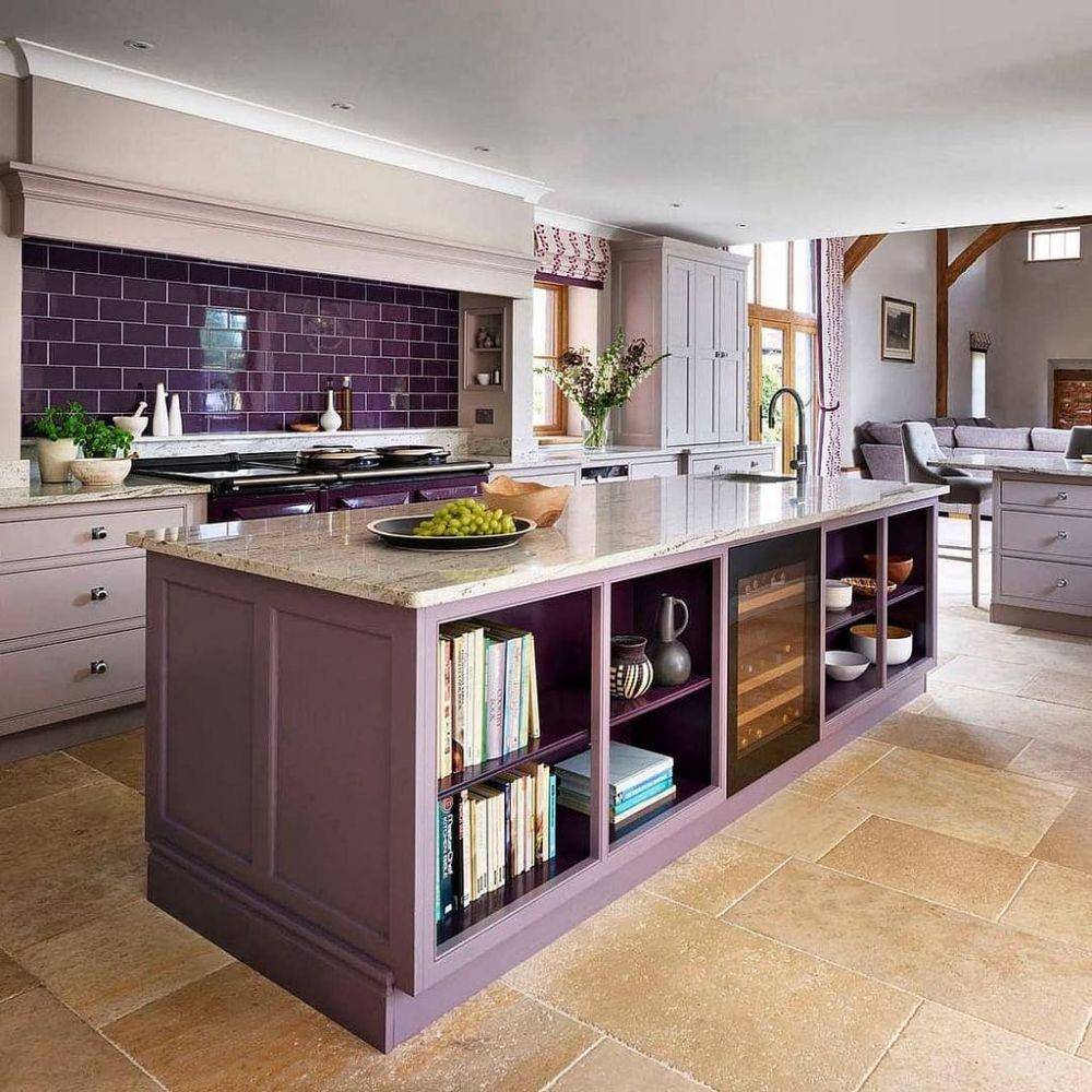 ilustrasi dapur dengan konsep warna ungu (houszed.com)