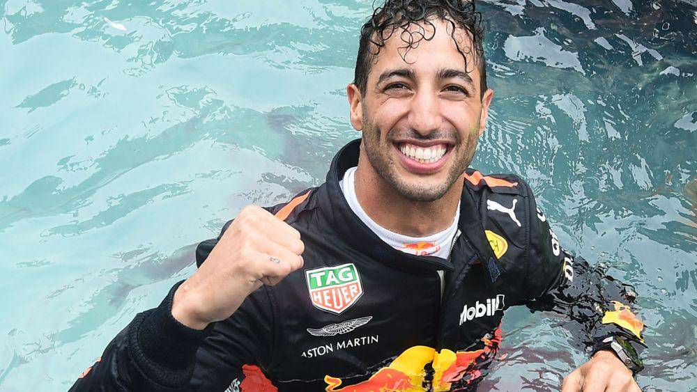 Daniel Ricciardo melakukan selebrasi usai meraih kemenangan di GP Monako 2018. (skysports.com)