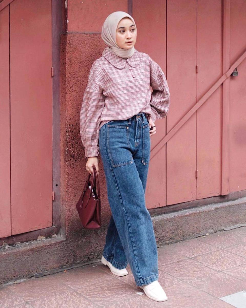 celana jeans ala Alifia Diannisa (instagram.com/alfdns)