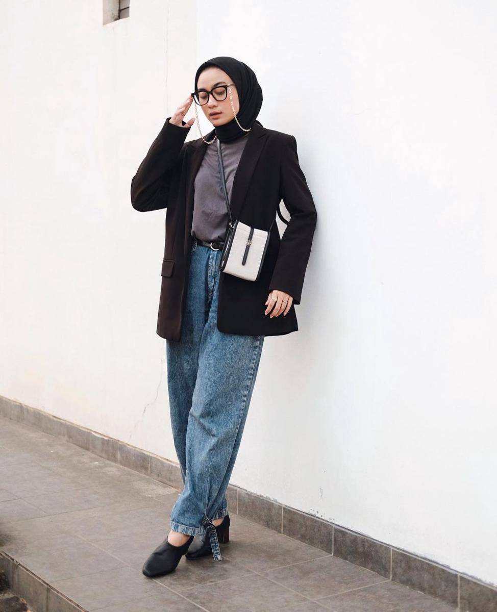 celana jeans ala Alifia Diannisa (instagram.com/alfdns)