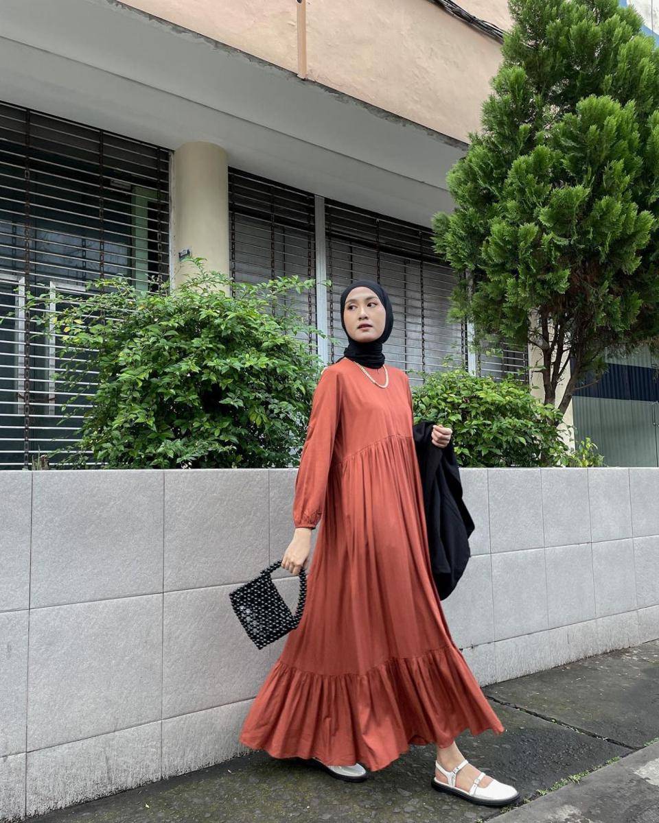 dress polos ala Inas Rana (instagram.com/inasrana)