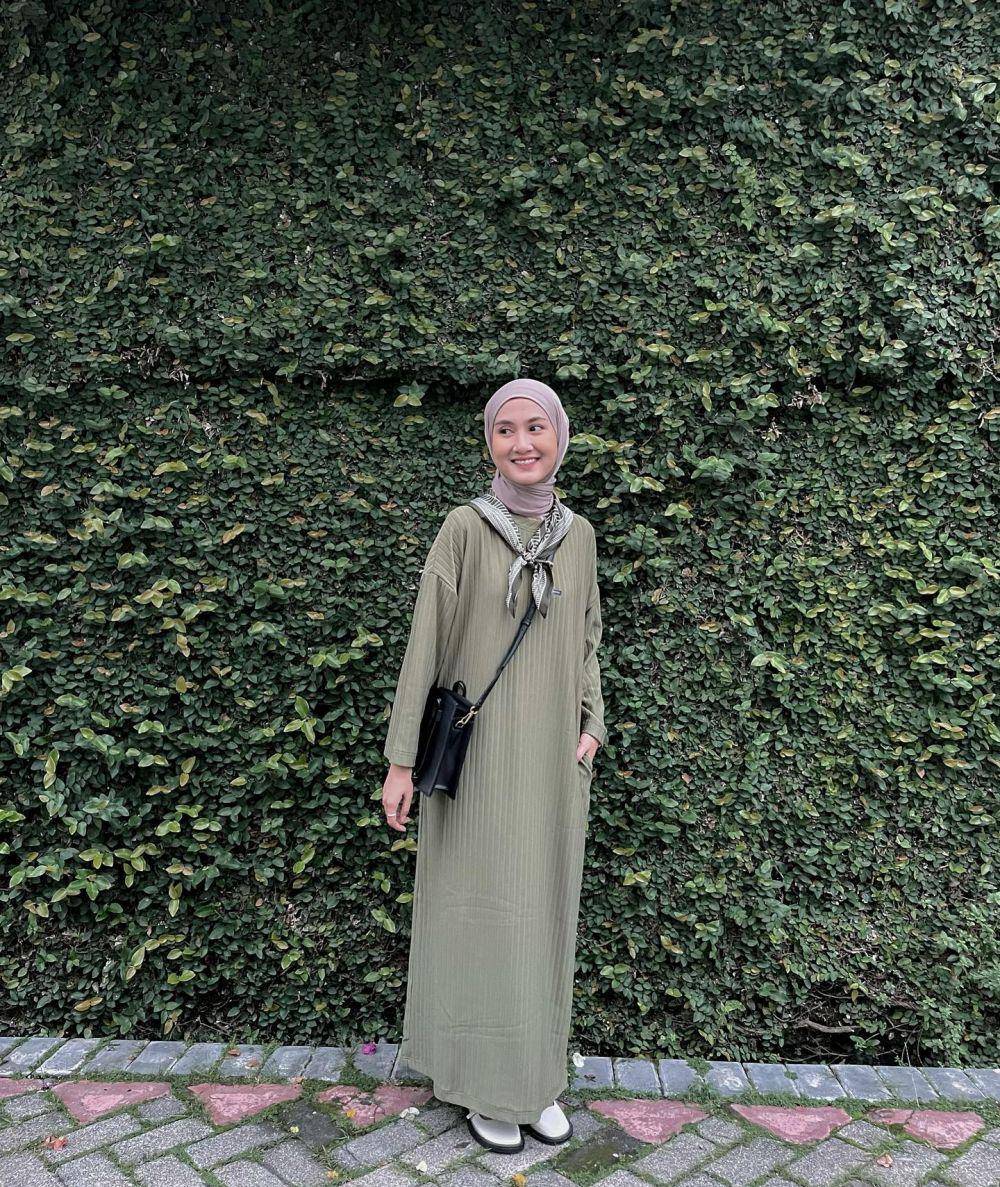 dress polos ala Inas Rana (instagram.com/inasrana)