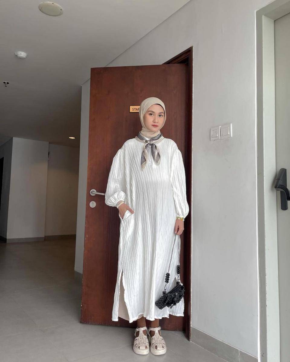 dress polos ala Inas Rana (instagram.com/inasrana)