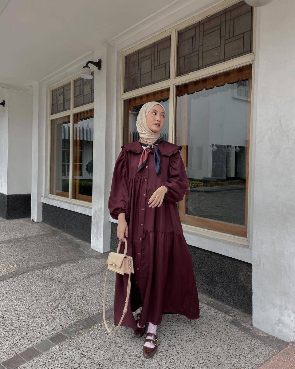 dress polos ala Inas Rana (instagram.com/inasrana)