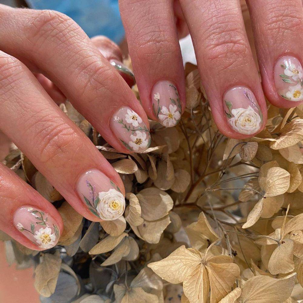 ilustrasi nail art untuk kuku pendek (instagram.com/akikonails_nyc)