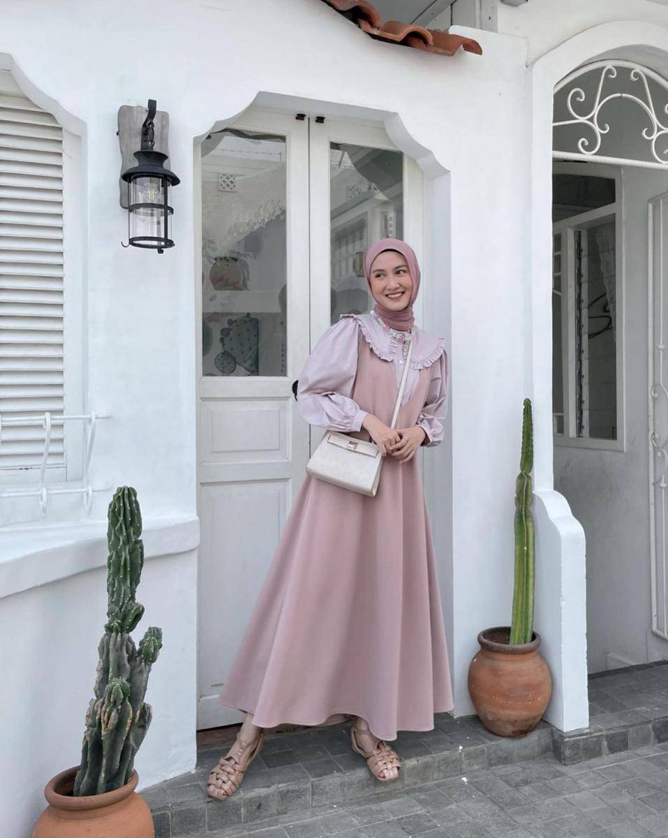 dress polos ala Inas Rana (instagram.com/inasrana)
