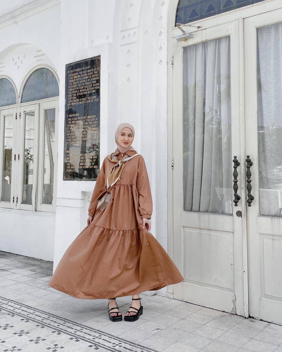 dress polos ala Inas Rana (instagram.com/inasrana)