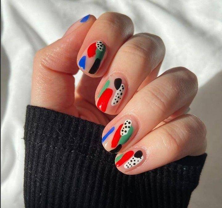 ilustrasi nail art untuk kuku pendek (instagram.com/nailsinc)