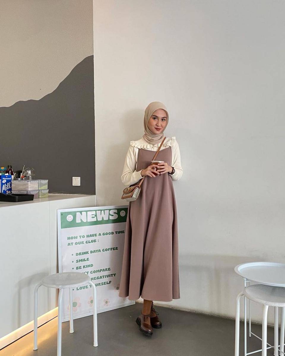 dress polos ala Inas Rana (instagram.com/inasrana)