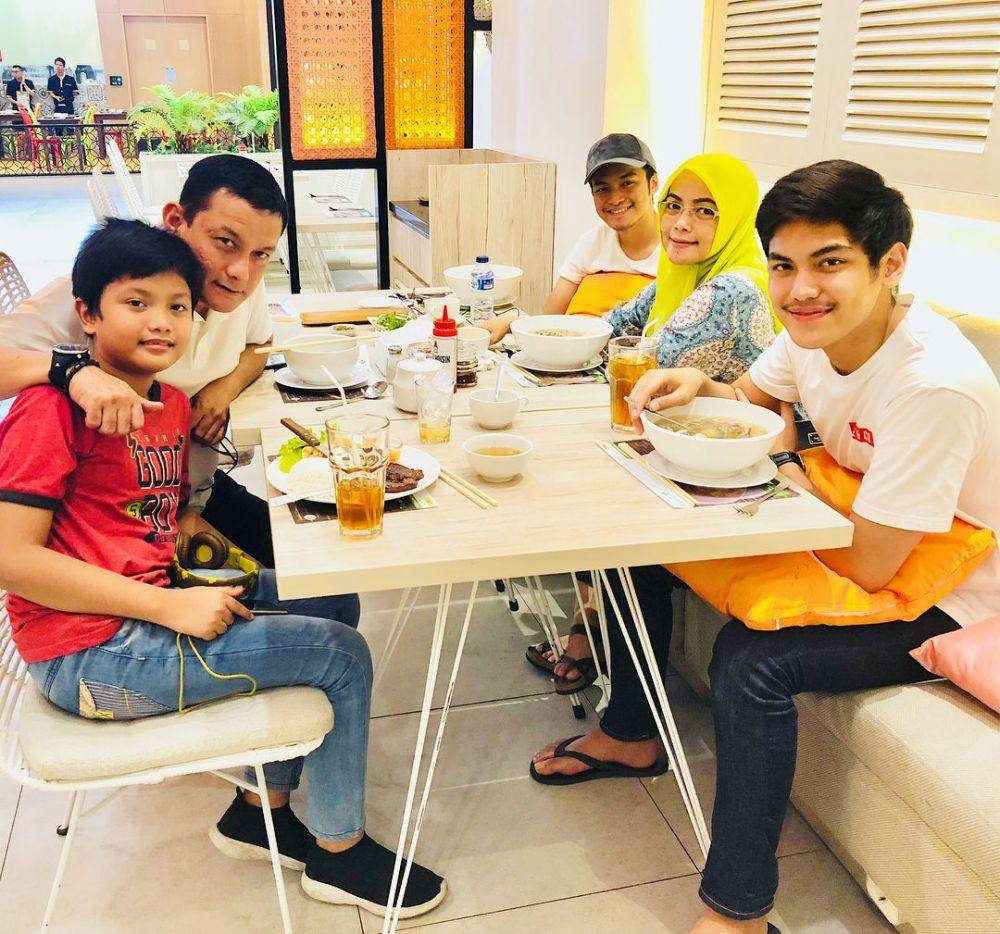 potret Irzan Faiq dan keluarga (instagram.com/ratunadia19/)