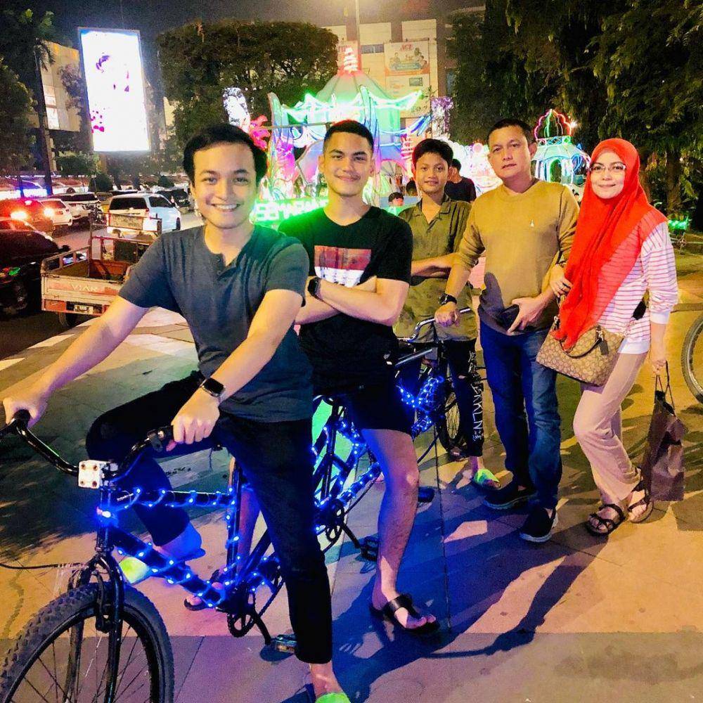 potret Irzan Faiq dan keluarga (instagram.com/ratunadia19/)