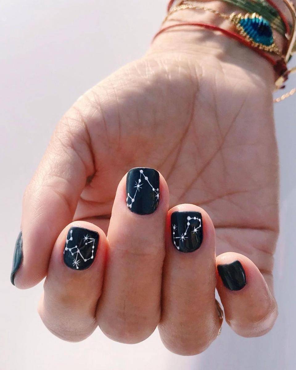 ilustrasi nail art untuk kuku pendek (instagram.com/thehangedit)