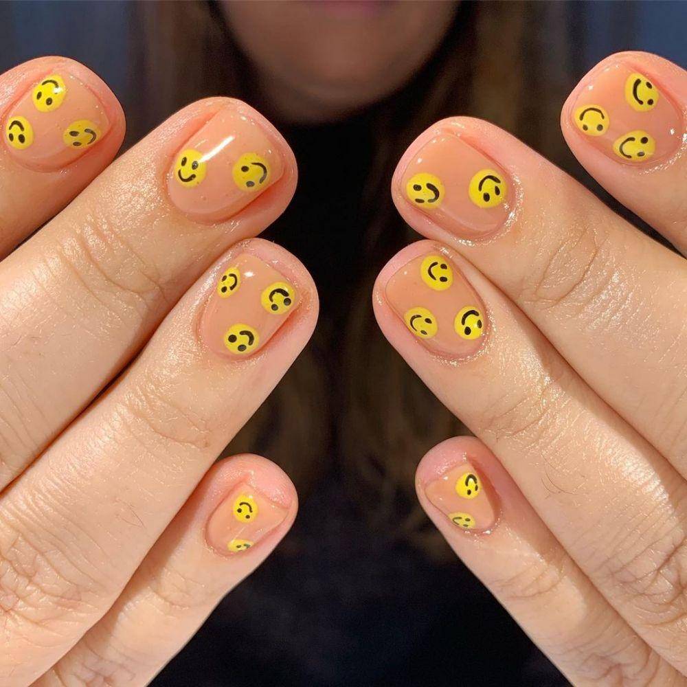 ilustrasi nail art untuk kuku pendek (instagram.com/fleuryrosenails)