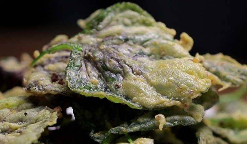 ilustrasi keripik bayam renyah (Yummy)
