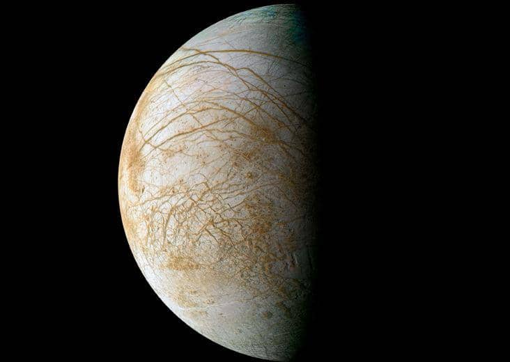 Potret bulan milik Jupiter yang dinamakan Europa oleh NASA pada 1998. (space.com/NASA)
