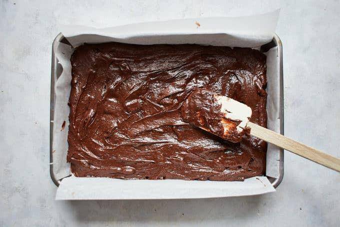 ilustrasi adonan brownies (www.alsothecrumbsplease.com)