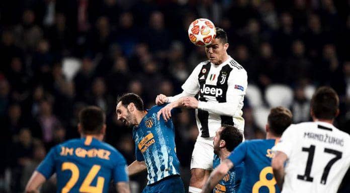 Cristiano Ronaldo saat melakukan sundulan. (arysports.tv)
