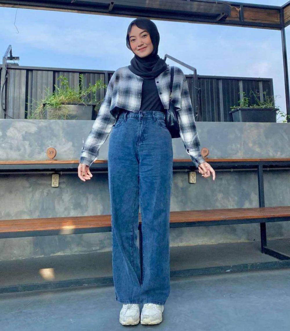 style hijab crop outer (instagram.com/alamandaptrr)