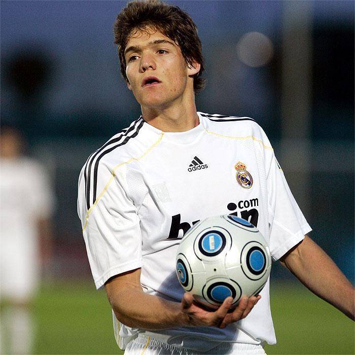 Marcos Alonso bermain untuk Real Madrid. (twitter.com/squawkanews)