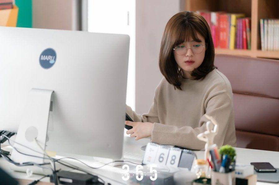 Nam Ji Hyun sebagai Shin Ga Hyun di 365: Repeat The Year (dok. MBC/365: Repeat The Year)