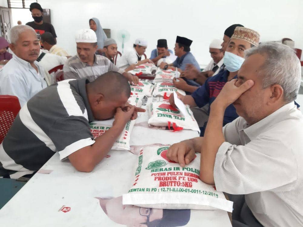 Pengajian Al- Ikhlas Serahkan Bantuan ke Penyandang Tuna Netra