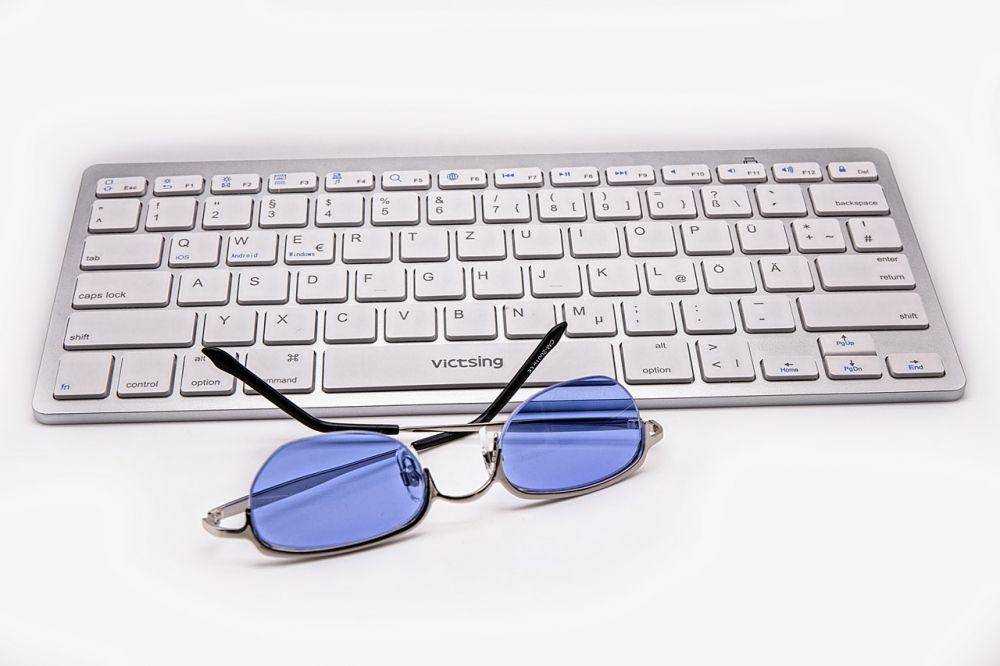 ilustrasi keyboard komputer (pexels.com/Antonio Friedemann)
