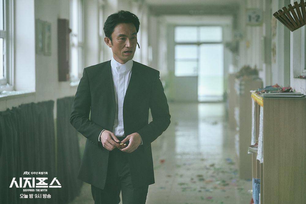 Kim Byung Chul dalam drama Sisyphus : The Myth (dok.JTBC/Sisyphus : The Myth)