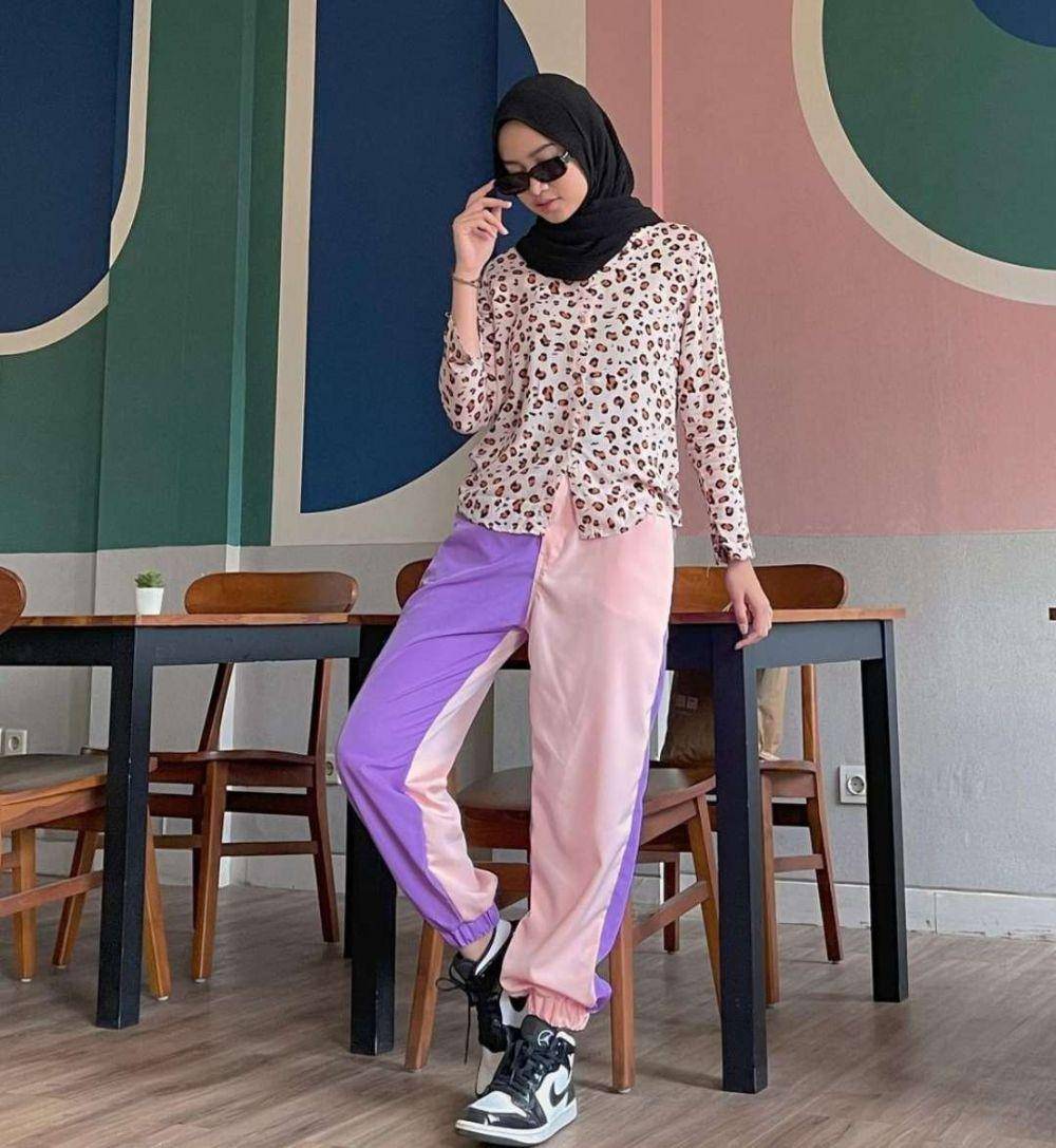 style hijab animal print (instagram.com/naqitakarnn)