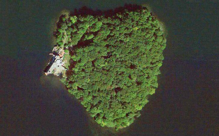 Pulau Petra (inhabitat.com)