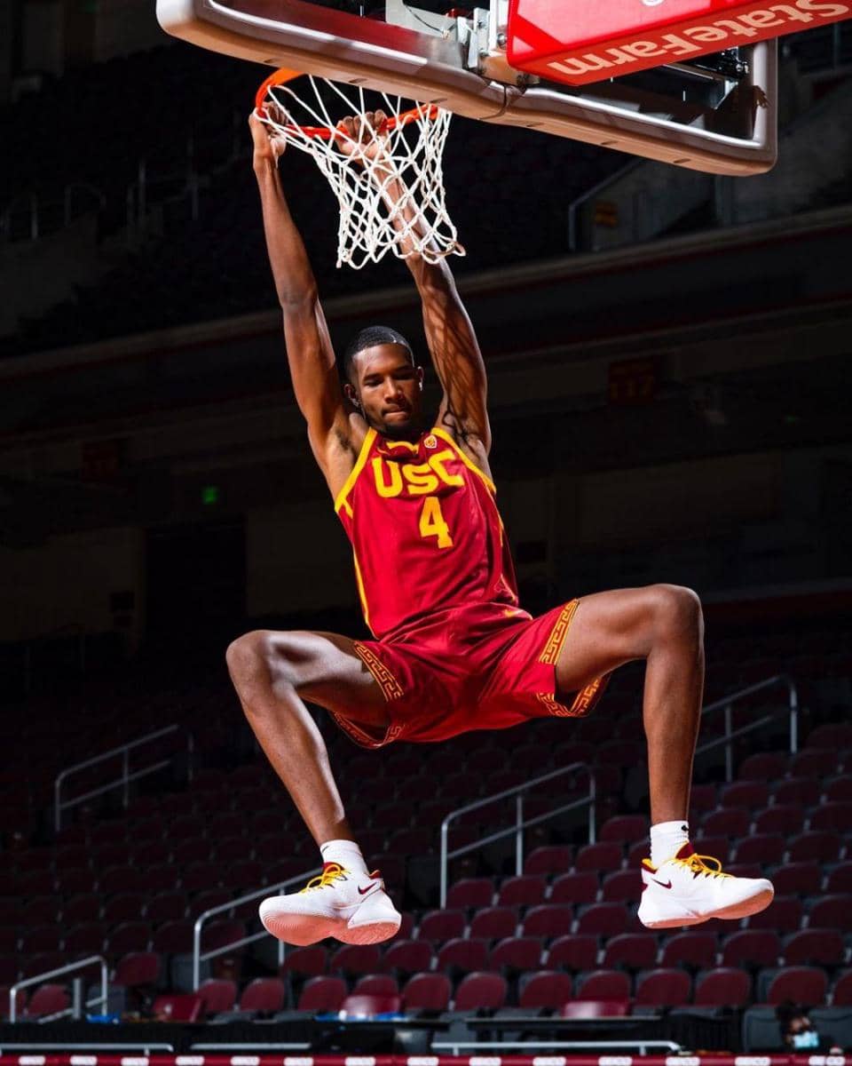 Evan Mobley membela USC Trojans di NCAA. (instagram.com/evanmobley4)