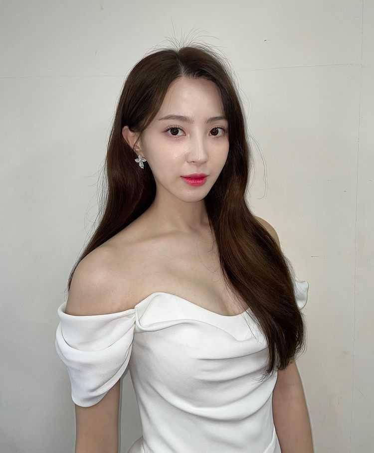 Jung Hye Sung (instagram.com/junghyesung91)
