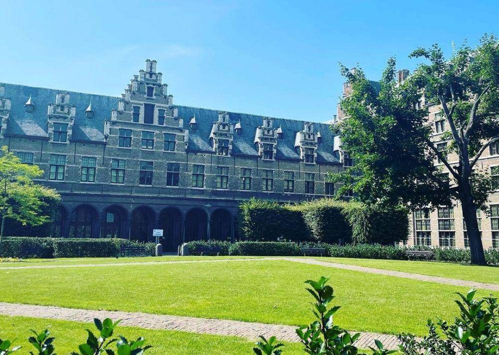 University of Antwerp (instagram.com/bogi_timar)