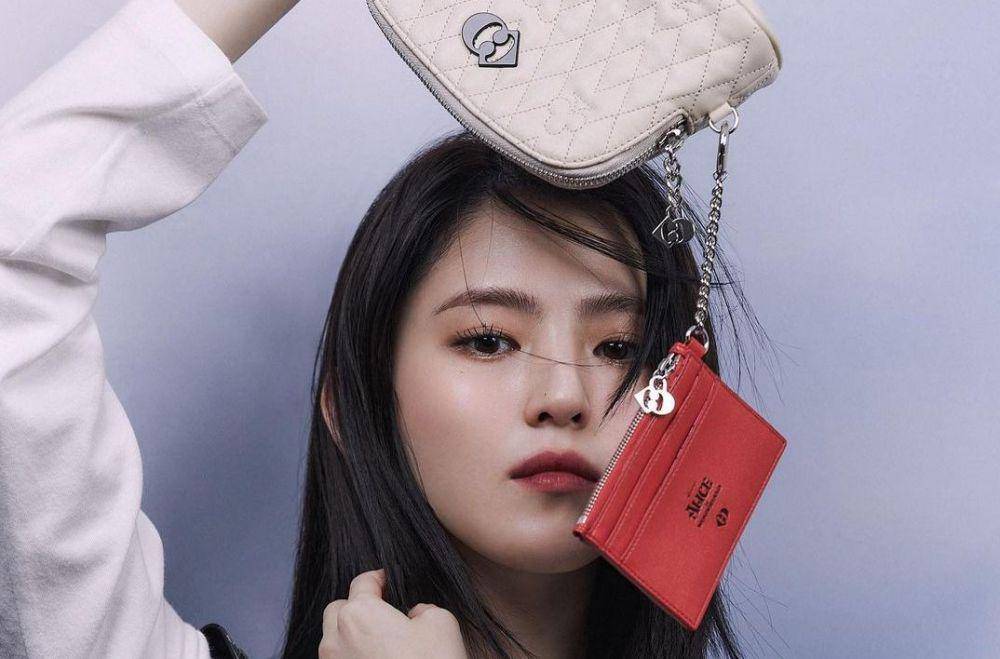 Han So Hee (instagram.com/xeesoxee)