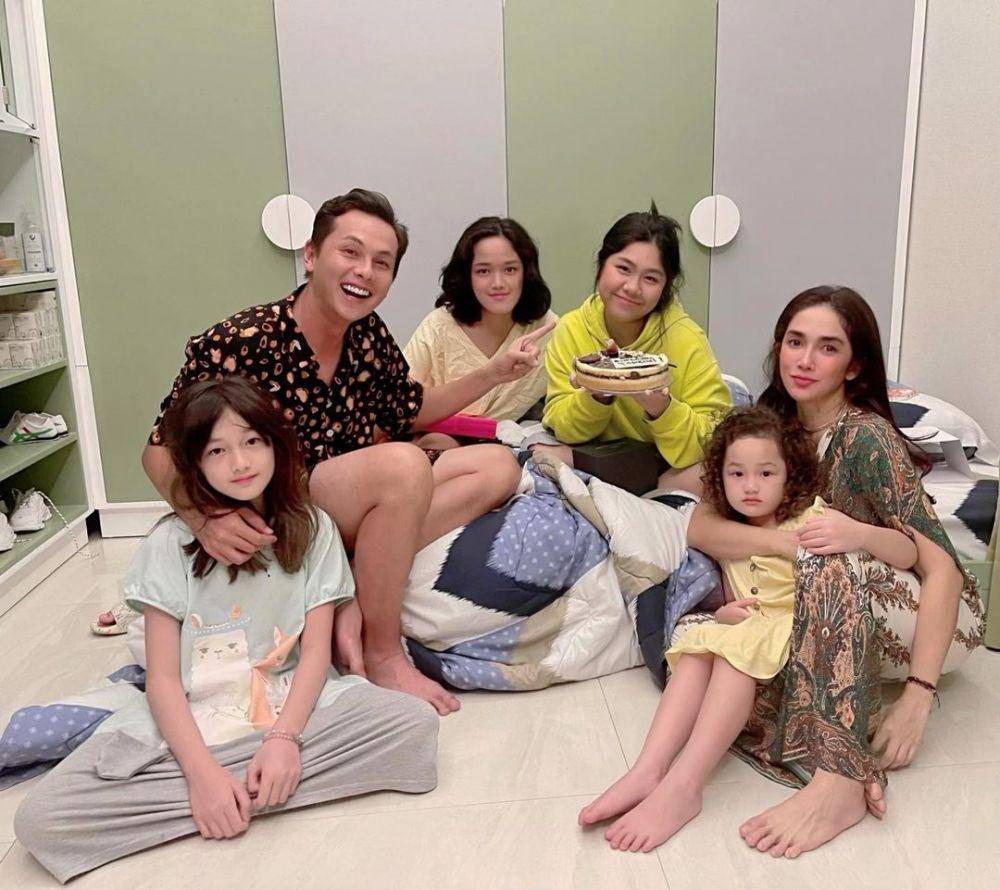potret pasangan Ussy, Andhika Pratama dan anak-anaknya (instagram.com/ussypratama)