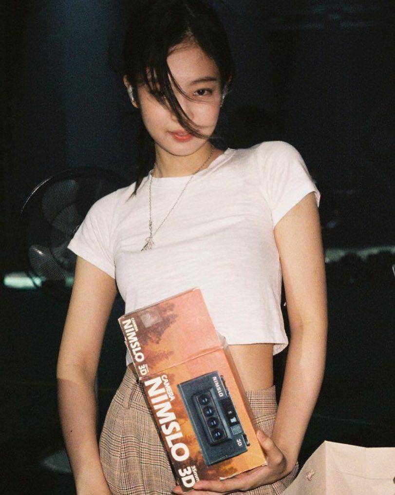 foto Jennie yang dijepret oleh Lisa BLACKPINK (instagram.com/jennierubyjane)