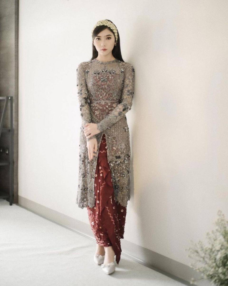 Kebaya Isyana Sarasvati. (instagram.com/isyanasarasvati)