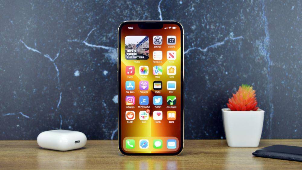 ilustrasi iPhone 13 (bgr.com)