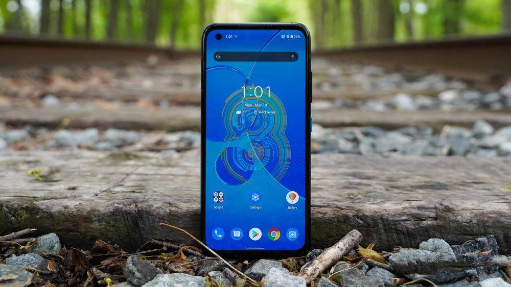 ilustrasi ASUS Zenfone 8 (androidauthority.com)